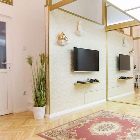 Ava'S Champagne Studio City Center-Andrash Street King Street Будапеща Екстериор снимка