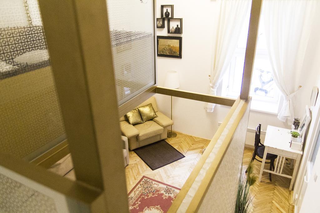 Ava'S Champagne Studio City Center-Andrash Street King Street Будапеща Екстериор снимка